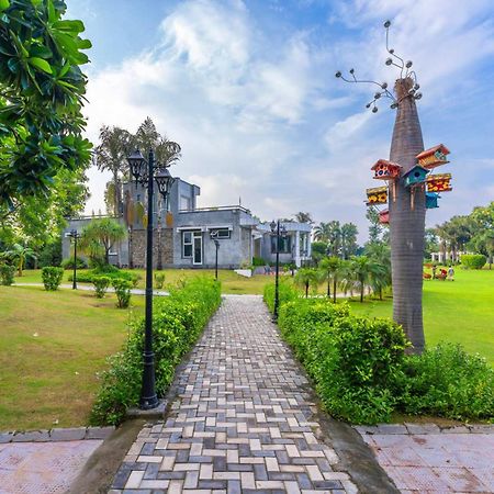 Stayvista At Wandering Vines Indoor Pool 4Bhk Luxury Villa In Delhi Sohna Exterior foto