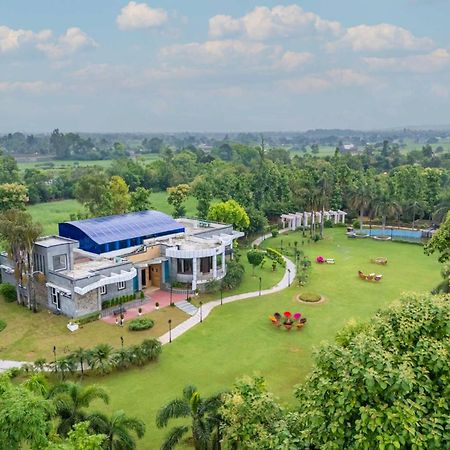 Stayvista At Wandering Vines Indoor Pool 4Bhk Luxury Villa In Delhi Sohna Exterior foto