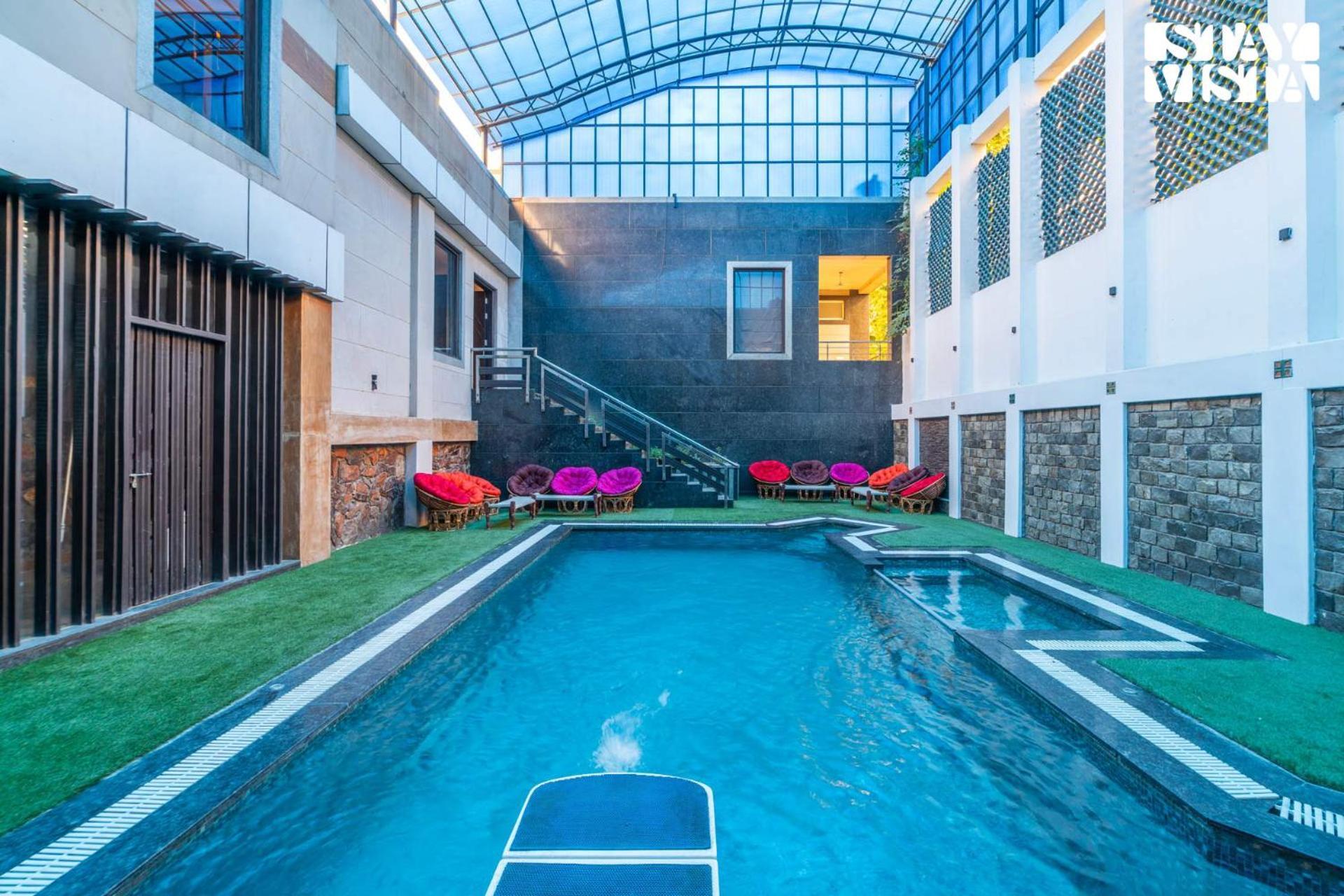 Stayvista At Wandering Vines Indoor Pool 4Bhk Luxury Villa In Delhi Sohna Exterior foto
