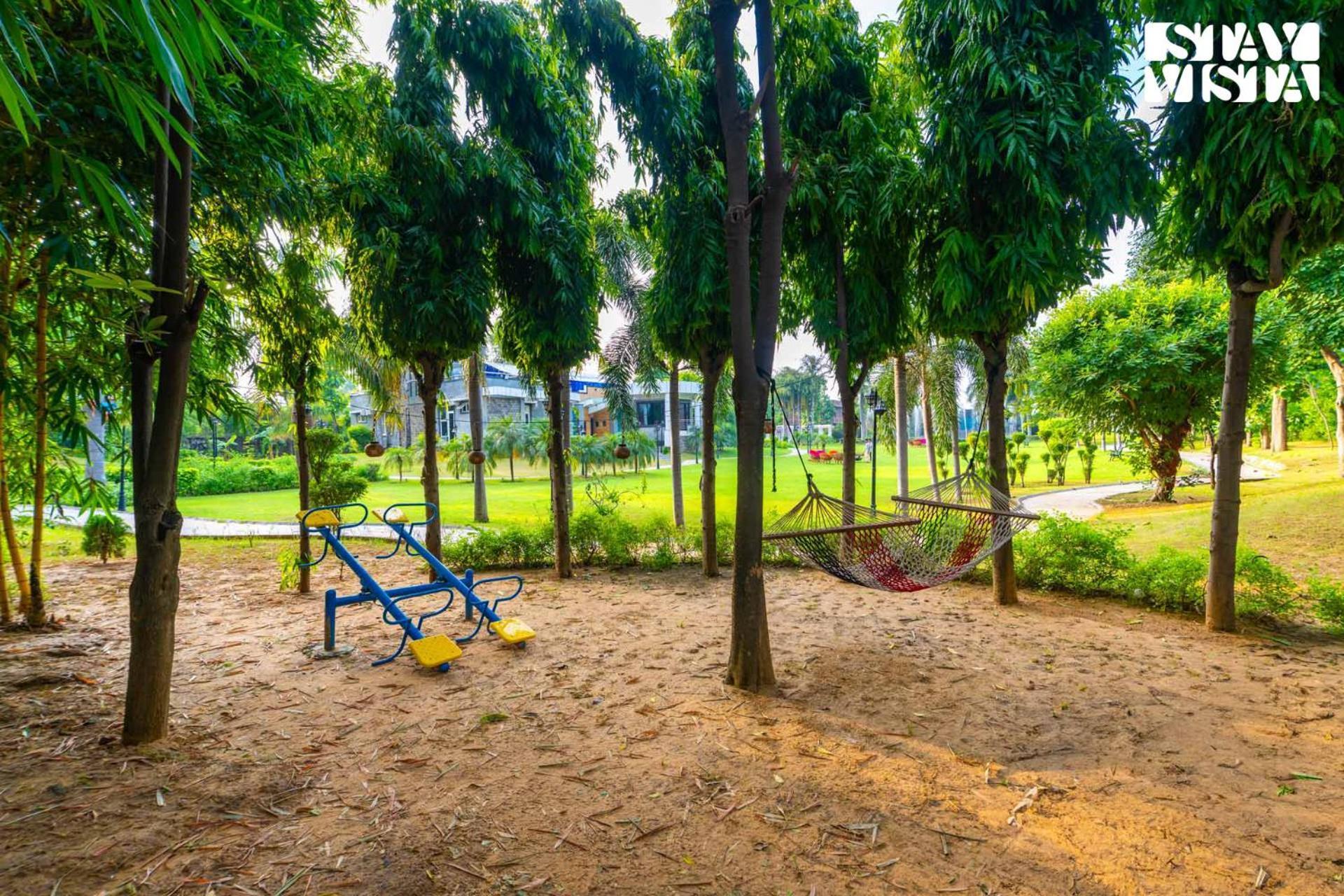 Stayvista At Wandering Vines Indoor Pool 4Bhk Luxury Villa In Delhi Sohna Exterior foto