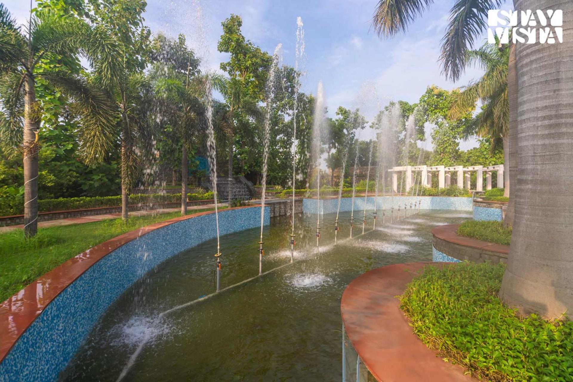 Stayvista At Wandering Vines Indoor Pool 4Bhk Luxury Villa In Delhi Sohna Exterior foto