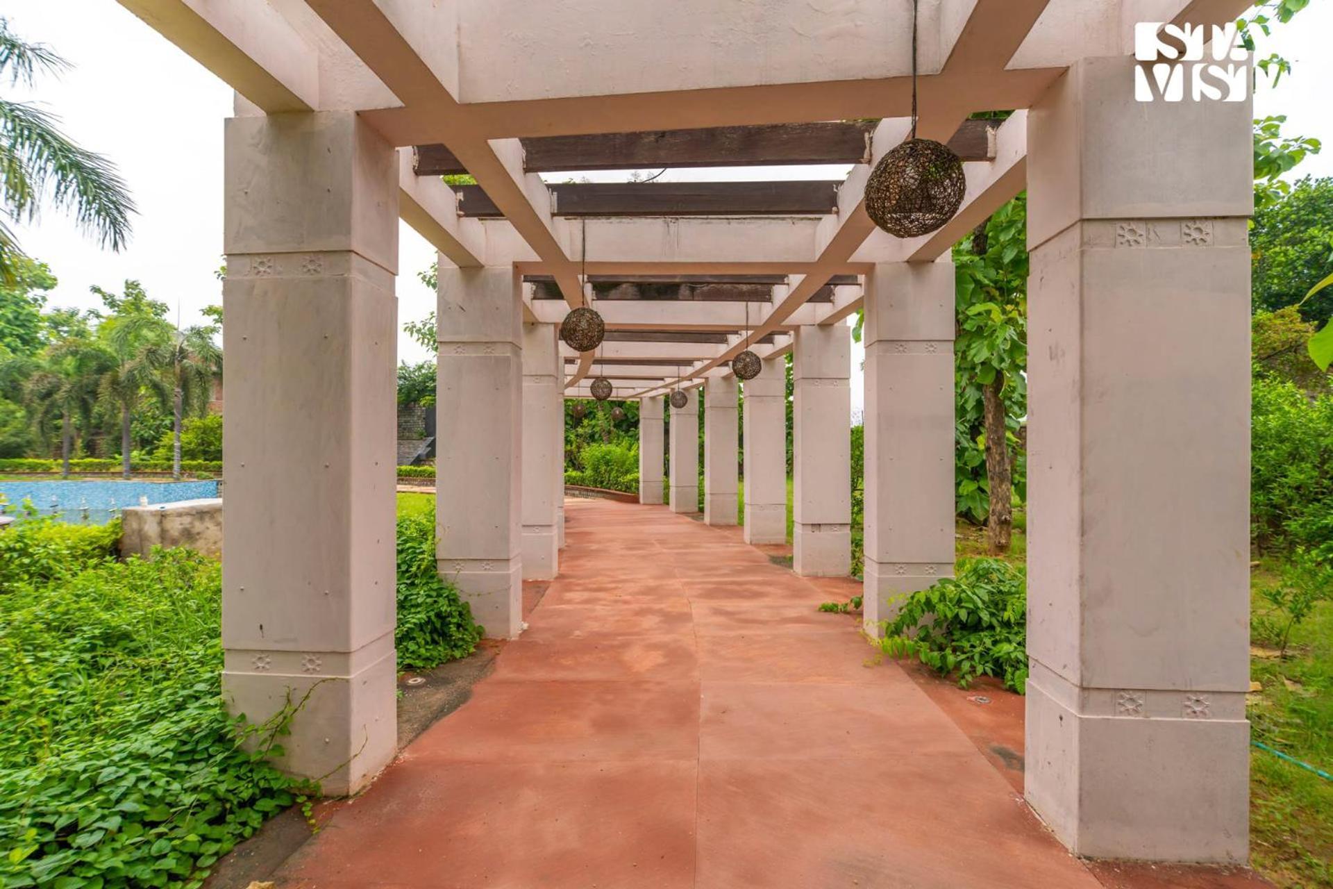 Stayvista At Wandering Vines Indoor Pool 4Bhk Luxury Villa In Delhi Sohna Exterior foto