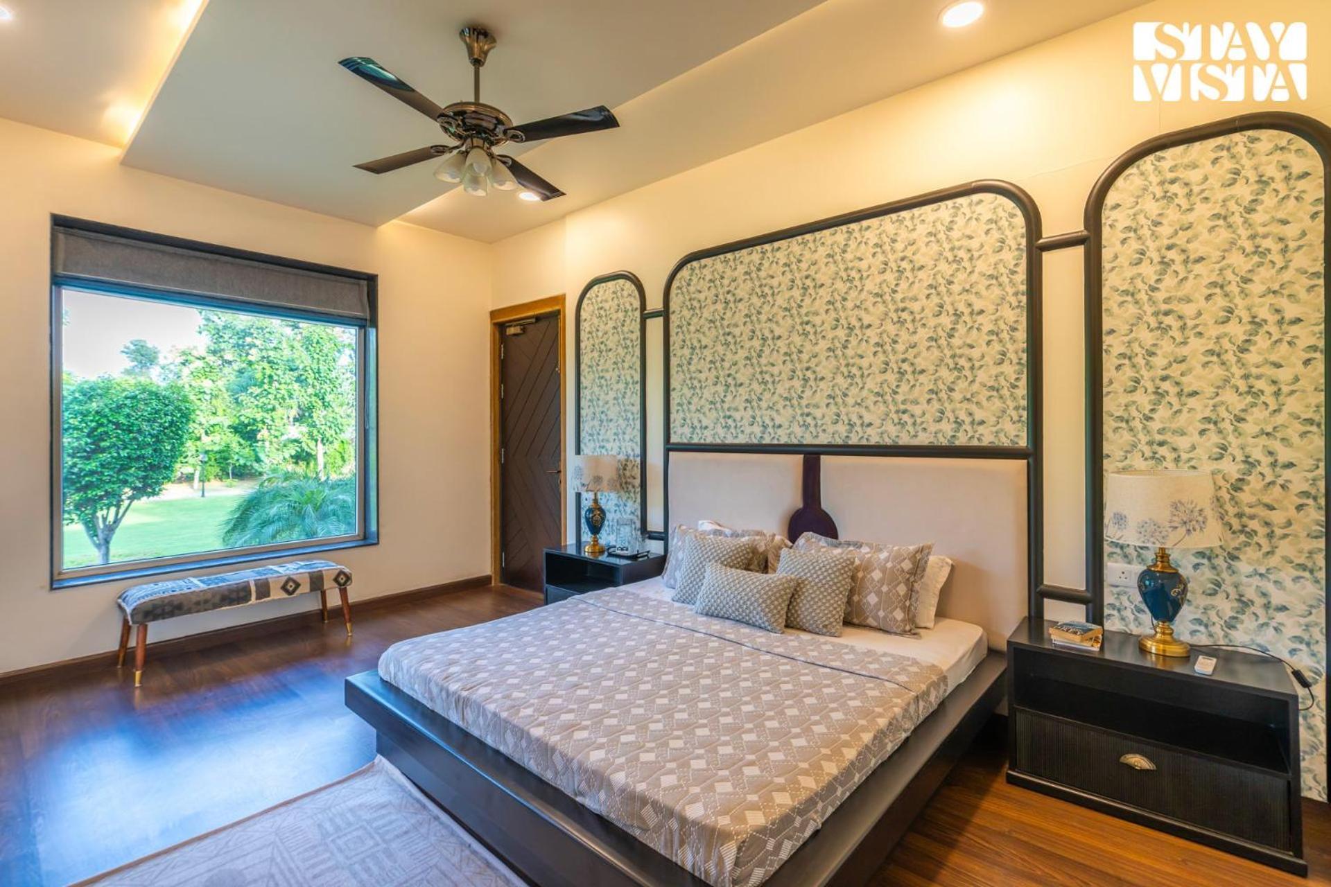 Stayvista At Wandering Vines Indoor Pool 4Bhk Luxury Villa In Delhi Sohna Exterior foto