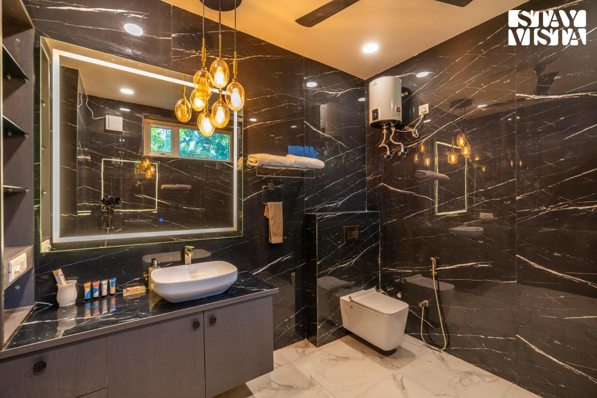 Stayvista At Wandering Vines Indoor Pool 4Bhk Luxury Villa In Delhi Sohna Exterior foto