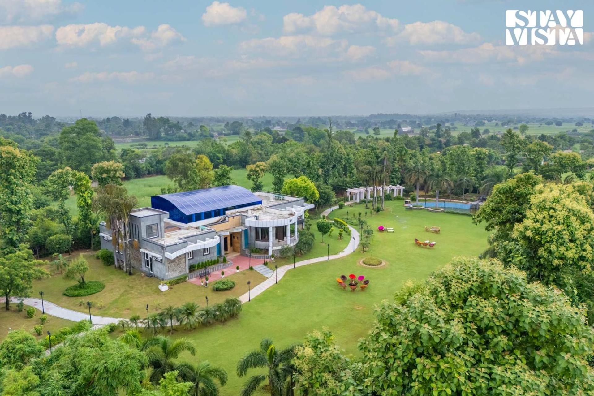 Stayvista At Wandering Vines Indoor Pool 4Bhk Luxury Villa In Delhi Sohna Exterior foto