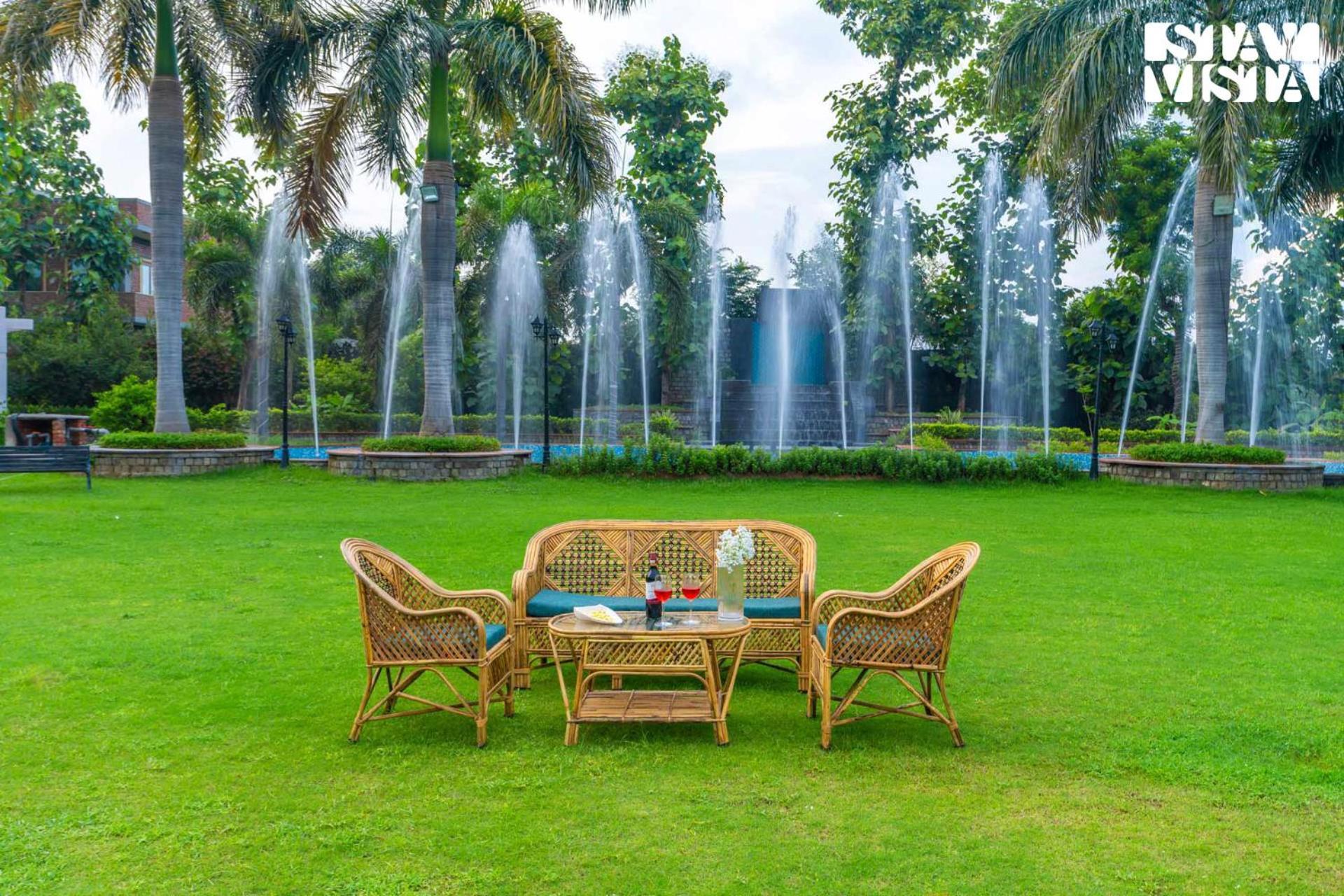 Stayvista At Wandering Vines Indoor Pool 4Bhk Luxury Villa In Delhi Sohna Exterior foto