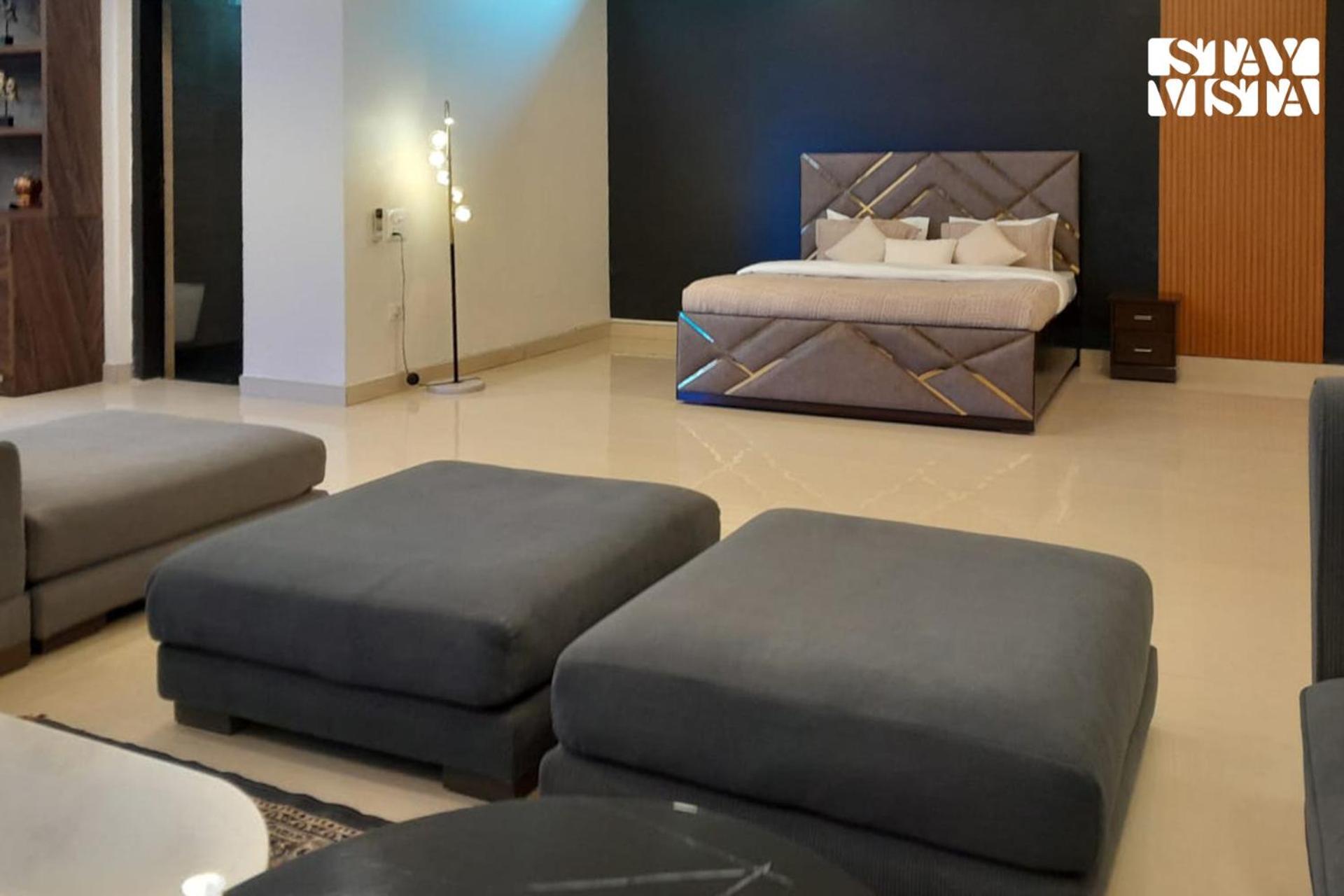 Stayvista At Wandering Vines Indoor Pool 4Bhk Luxury Villa In Delhi Sohna Exterior foto